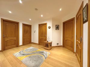 Photo 1- click for photo gallery